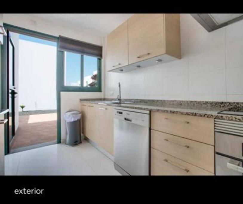 Spacious Private Villa & Private Heated Pool - Villa Sunshine Costa Teguise Bagian luar foto